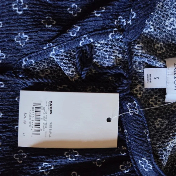 NWT WOMENS CROFT & BARROW NAVY BLUE WITH WHITE PRINT PULLOVER BLOUSE SMALL - Picture 4 of 5